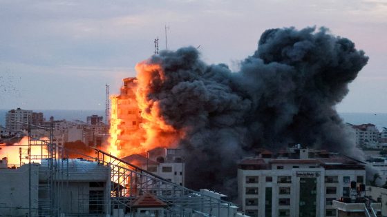 Smoke and flames billow after Israeli forces struck a high-rise tower in Gaza City, October 7, 2023. REUTERS/Ahmed Zakot