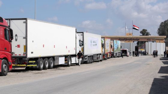 epaselect epa10927271 Trucks of a humanitarian aid convoy are parked outside border gate between Egypt and Gaza, in Rafah, Egypt, 19 October 2023. Volunteers from humanitarian aid organizations continued their sit-in in front of the Rafah border gate demanding the opening of the crossing and allowing humanitarian aid into the Gaza Strip. As international mediators continue to push for the passage of humanitarian aid into Gaza and the evacuation of foreign nationals fleeing the conflict. Egypt's border crossing with the Gaza Strip in Rafah remained closed on 19 October, with international aid convoys mostly stationed in the town of Arish, some 50 kilometers away. Israel has warned all citizens of the Gaza Strip to move to the south ahead of an expected invasion following the Hamas attacks in Israel on 07 October. EPA/KHALED ELFIQI