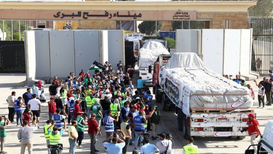 وصول 70 شاحنة مساعدات إنسانية إلى الجانب الفلسطيني من خلال معبر رفح